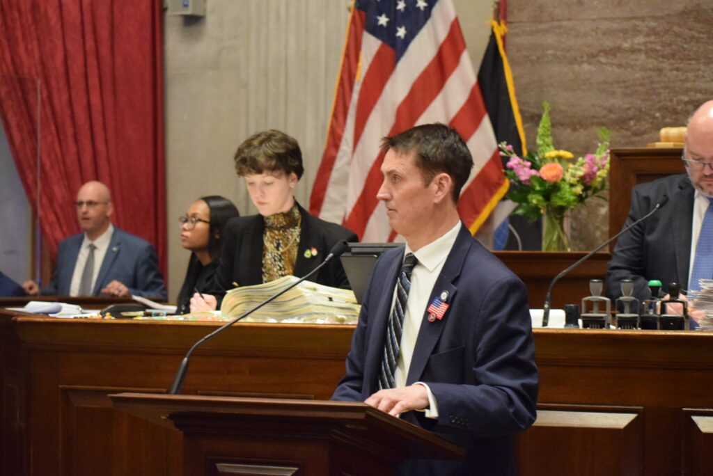 Rep. Lowell Russell passes out-of-service order requirement for non-English proficient commercial drivers