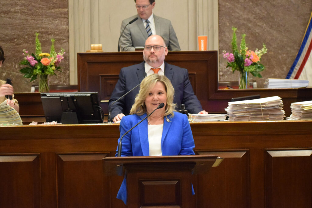 Rep. Renea Jones passes grant fund for family caregivers of Alzheimer’s patients